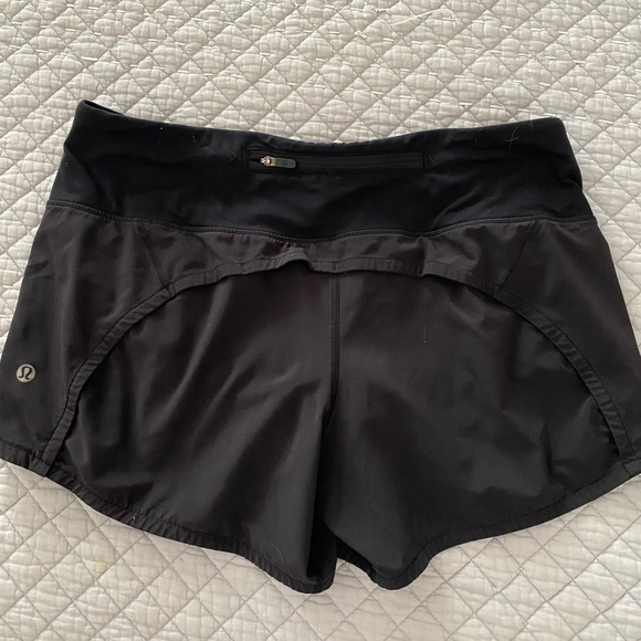 lululemon athletica Pants - Black Lululemon Speed up size 6, 4 inch inseam